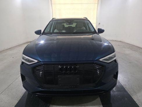 Used 2022 Audi e-tron Premium Plus w/ Premium Plus Package image 2