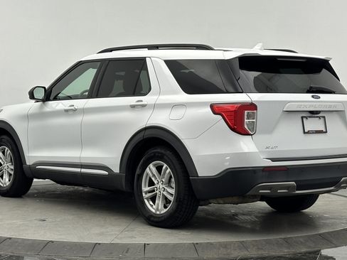 Used 2020 Ford Explorer XLT w/ Equipment Group 202A image 4