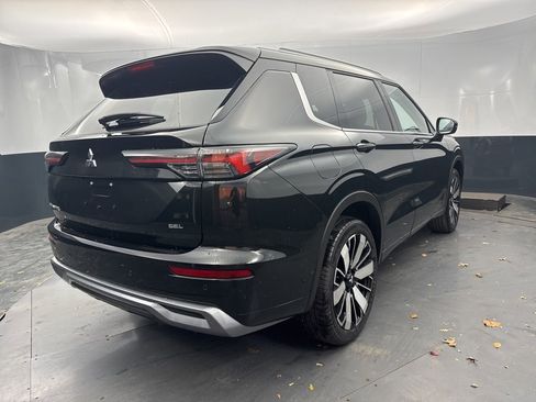 New 2025 Mitsubishi Outlander SEL image 3