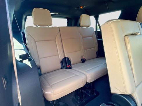 Used 2023 Chevrolet Suburban Premier AWD/4WD image 33
