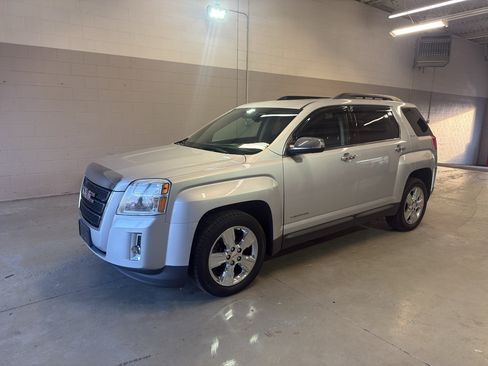Used 2015 GMC Terrain SLE w/ Chrome Edition AWD/4WD image 3