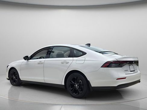 Certified 2025 Honda Accord SE image 8