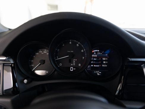 Certified 2023 Porsche Macan image 16