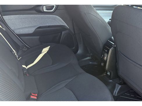 Used 2025 Jeep Compass Sport image 19