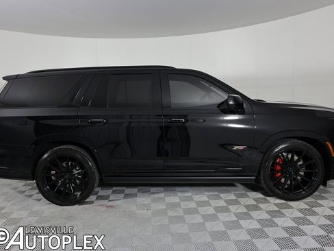 Used 2025 Cadillac Escalade V w/ LPO, ONYX Package image 4