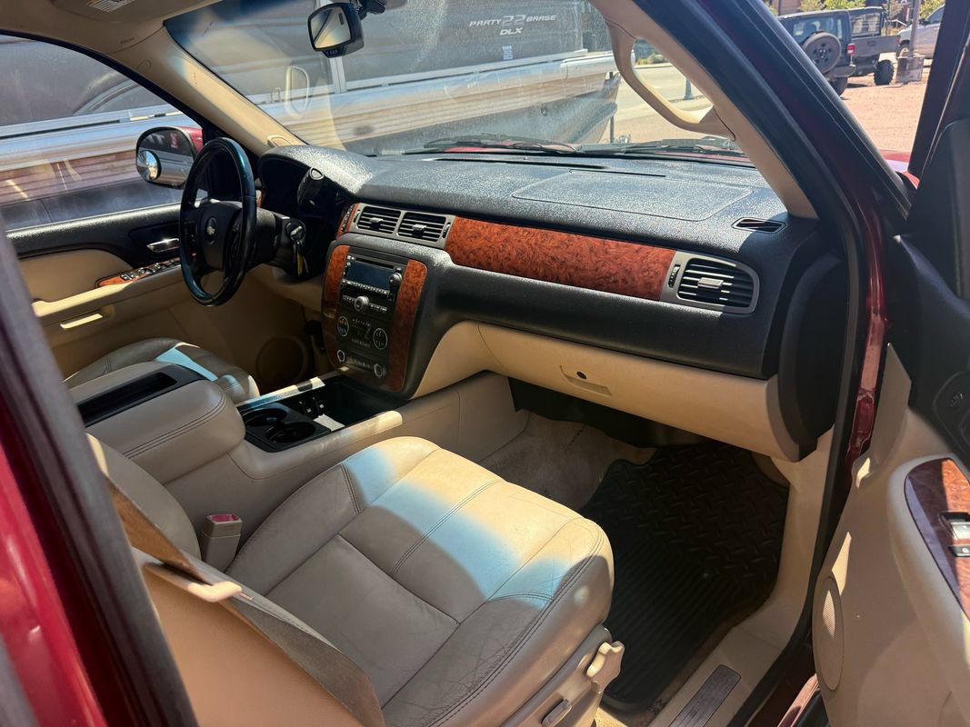 Used 2008 Chevrolet Suburban LT w/ LT Preferred Equipment Group AWD/4WD image 20