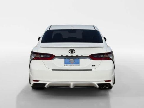 Used 2022 Toyota Camry SE image 4
