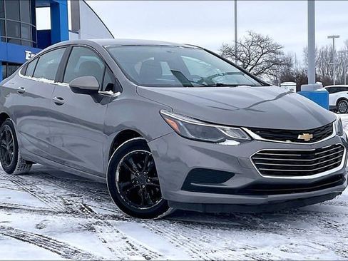 Used 2017 Chevrolet Cruze LT image 1