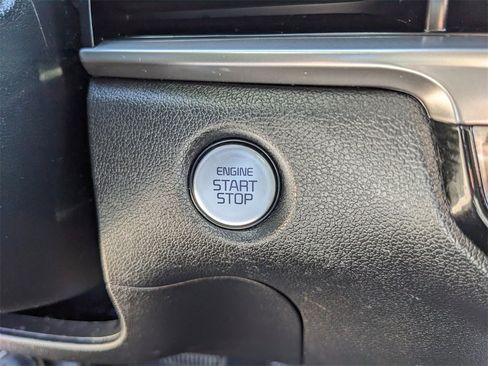 Certified 2025 Kia Sorento LX image 28