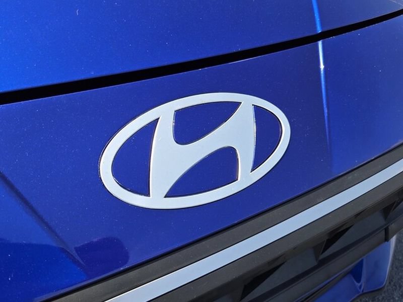 Used 2025 Hyundai Elantra Limited FWD image 16