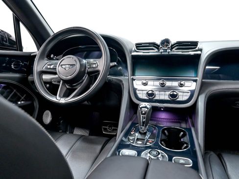 Used 2021 Bentley Bentayga w/ First Edition Specification AWD/4WD image 32