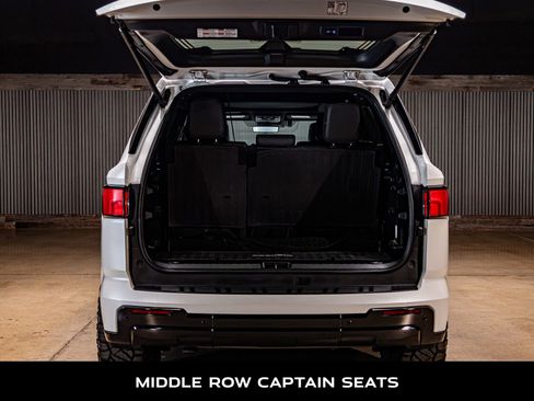 Used 2024 Toyota Sequoia Platinum image 9