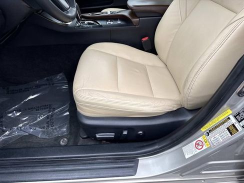 Used 2018 Toyota Avalon XLE Premium image 11