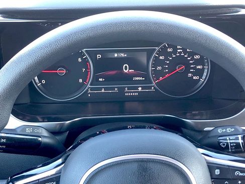 Used 2023 Kia Sorento LX image 17