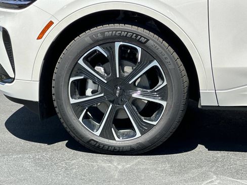 New 2026 Lincoln Nautilus Reserve AWD/4WD image 24