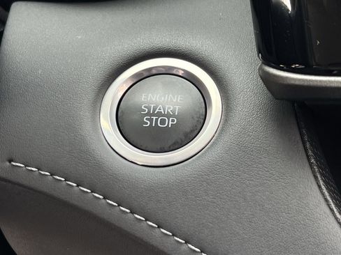 Used 2024 Toyota Highlander XLE image 32