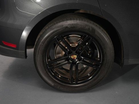 Used 2022 Porsche Macan AWD/4WD image 53