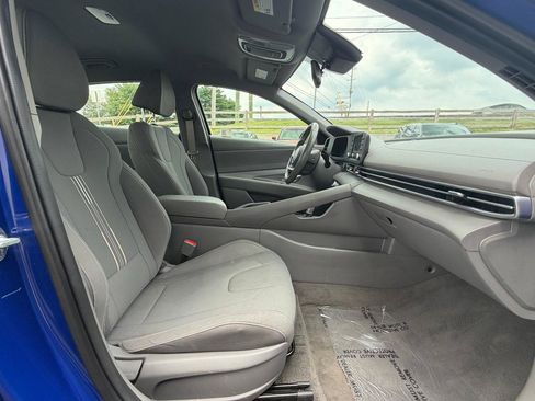 Used 2025 Hyundai Elantra Sport FWD image 18