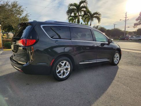 Used 2020 Chrysler Pacifica Limited FWD image 5