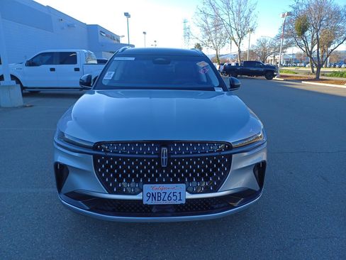 Used 2024 Lincoln Nautilus Reserve image 2