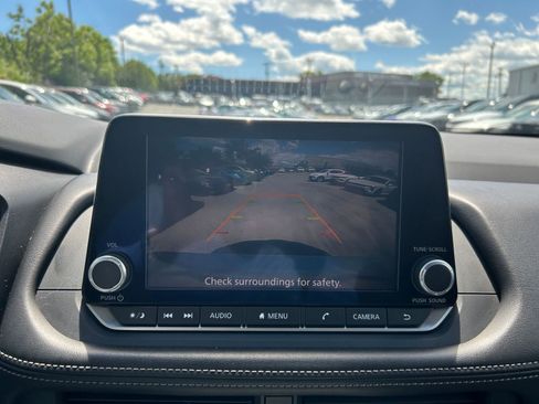Used 2025 Nissan Rogue SV FWD image 21