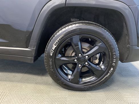 Used 2023 Jeep Grand Cherokee L Laredo image 29