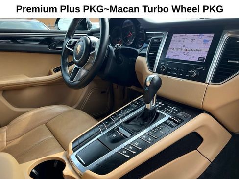 Used 2017 Porsche Macan AWD/4WD image 32