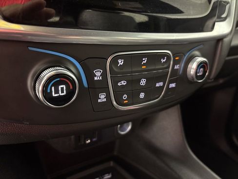 Used 2023 Chevrolet Traverse LT FWD image 45