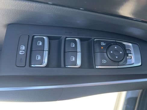 Certified 2025 Kia Sorento S image 46