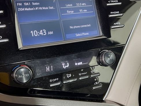 Used 2018 Toyota Camry SE image 14