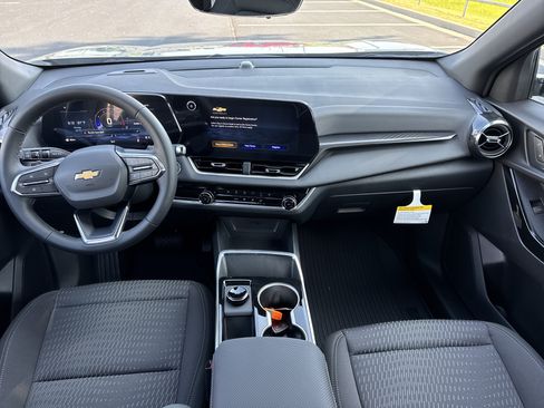 New 2027 Chevrolet Equinox LT w/ Safety and Technology Package FWD image 28