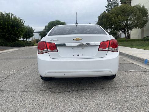 Used 2015 Chevrolet Cruze LS image 9