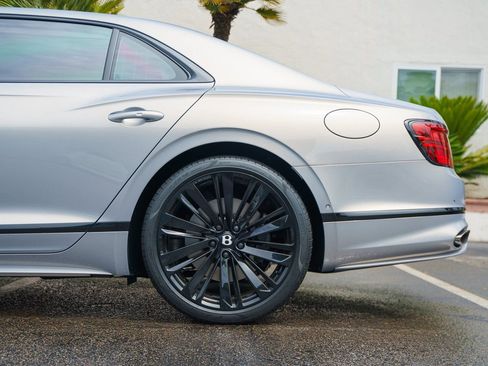 Used 2025 Bentley Flying Spur Plug-In Hybrid image 37