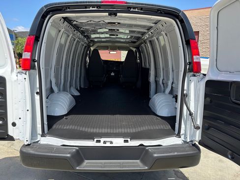 New 2026 GMC Savana 2500 Extended w/ Driver Convenience Package RWD image 11