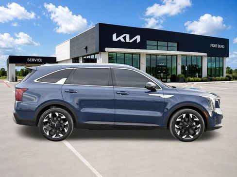 Certified 2024 Kia Sorento SX FWD image 4