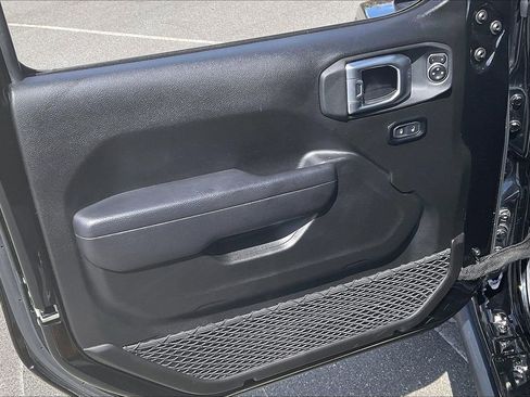 Certified 2024 Jeep Gladiator Sport AWD/4WD image 25