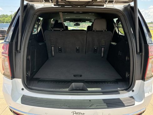 Used 2024 Chevrolet Suburban LT RWD image 25