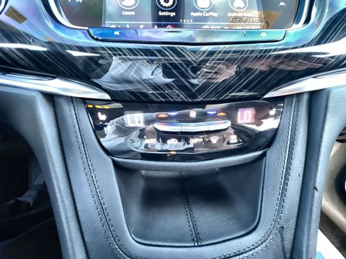 Used 2025 Cadillac XT6 Premium Luxury image 18