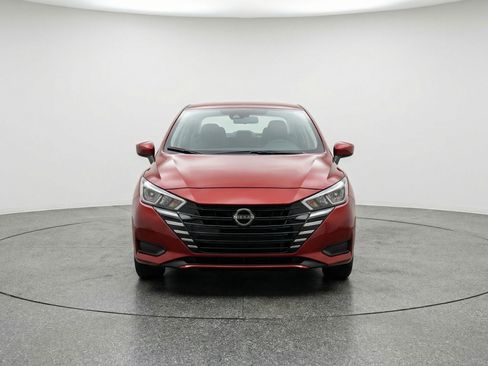 Used 2025 Nissan Versa SV image 2