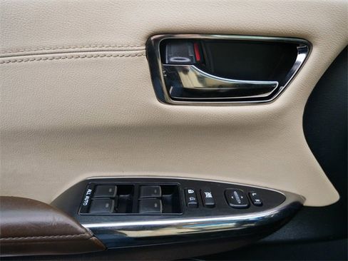 Used 2013 Toyota Avalon XLE image 12