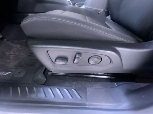 Used 2024 Chevrolet Colorado Trail Boss w/ Technology Package image 13