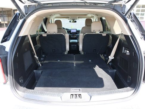 Used 2021 Ford Explorer Limited w/ Equipment Group 301A AWD/4WD image 14