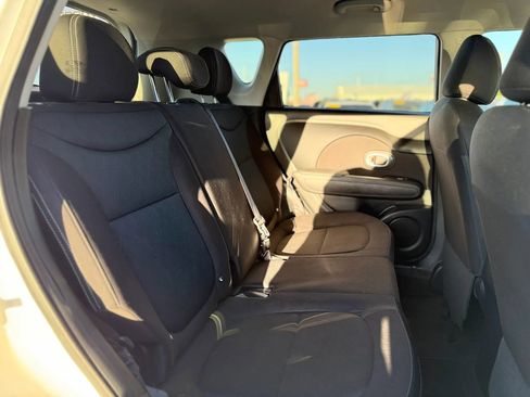 Used 2019 Kia Soul FWD image 34
