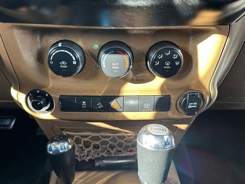 Used 2015 Jeep Wrangler Unlimited Rubicon w/ Max Tow Package image 9