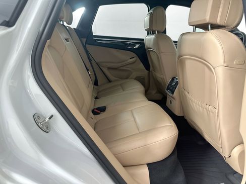 Certified 2022 Porsche Macan image 27