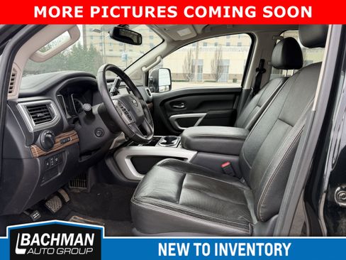 Used 2019 Nissan Titan SL w/ Chrome Package image 6