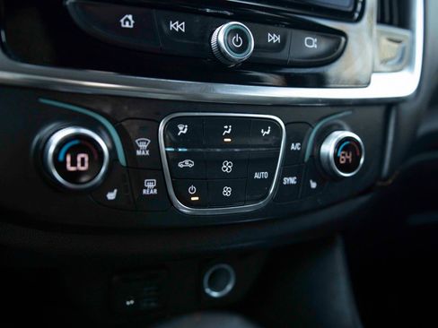 Used 2021 Chevrolet Traverse RS image 9