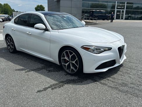 Used 2020 Alfa Romeo Giulia Ti w/ Active Blind Spot Package RWD image 7
