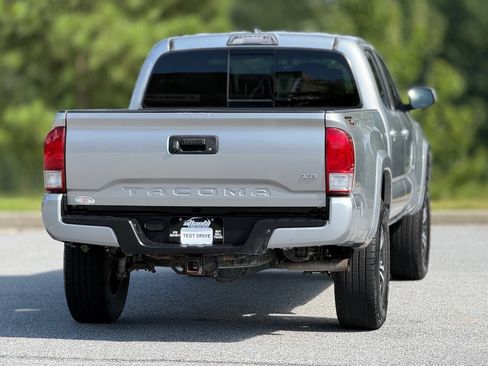 Used 2017 Toyota Tacoma TRD Sport w/ Tow Package RWD image 7