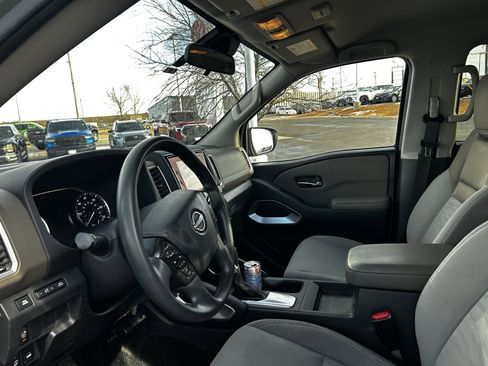 Used 2022 Nissan Frontier SV w/ Technology Package image 9
